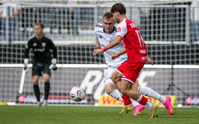 Soccer, 2026–2027 Season, Regionalliga West, September 5, 2026, Matchday 7, Men’s, 1 FC Bocholt (white) vs. Sportfreunde Siegen (red); from left: Alexander Hahn (1 FC Bocholt), Elsamed Ramaj (SF Siegen); Bocholt Stadion am Huenting, Germany 260905_fb_1fc-bocholt_sf-siegen_58431