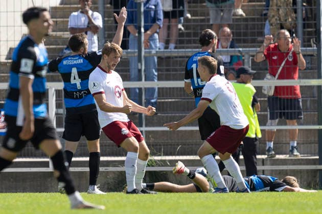 Regionalliga Southwest: FSV Frankfurt vs. Kickers Offenbach, September 5, 2026: Benedikt von Hagen (Kickers Offenbach, No. 17) scored the goal to make it 0–1 and celebrates with Maximilian Schmid (Kickers Offenbach, No. 9), FSV Frankfurt vs. Kickers Offenbach, Frankfurt, BBBank Arena, September 5, 2026 Copyright: xBEAUTIFULxSPORTS Gawlikx