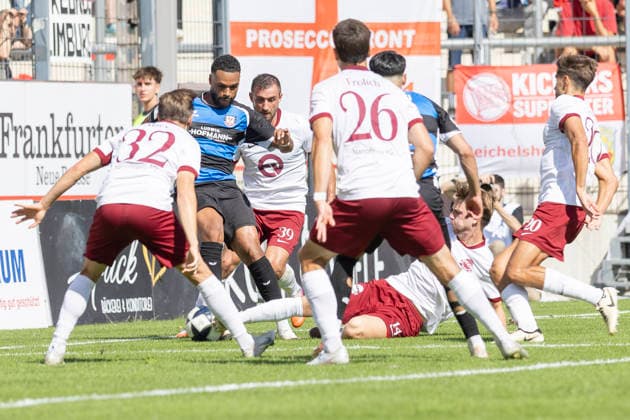 Regionalliga Southwest: FSV Frankfurt vs. Kickers Offenbach, September 5, 2026: Kristjan Arh (Cesen, Kickers Offenbach, No. 14) slides in to clear the ball away from Godwin McDonald (FSV Frankfurt, No. 9), while Jan Hendrik Marx (Kickers Offenbach, No. 32), Bastian Frölich (Kickers Offenbach, No. 26), and Robin Krausse (Kickers Offenbach, No. 3)9 , , FSV Frankfurt vs. Kickers Offenbach, Frankfurt, BBBank Arena, September 5, 2026 Copyright: xBEAUTIFULxSPORTS Gawlikx