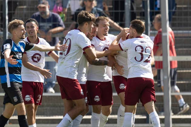 Regionalliga Southwest: FSV Frankfurt vs. Kickers Offenbach, September 5, 2026: Benedikt von Hagen (Kickers Offenbach 17) scored the goal to make it 0–1 and celebrates with Maximilian Schmid (Kickers Offenbach 9), Jan Hendrik Marx (Kickers Offenbach 32), Keanu Staude (Kickers Offenbach 11), and Robin Krausse Kickers Offenbach 39 and Dominik Crljenec (Kickers Offenbach 20), , FSV Frankfurt vs. Kickers Offenbach, Frankfurt, BBBank Arena, September 5, 2026 Copyright: xBEAUTIFULxSPORTS Gawlikx