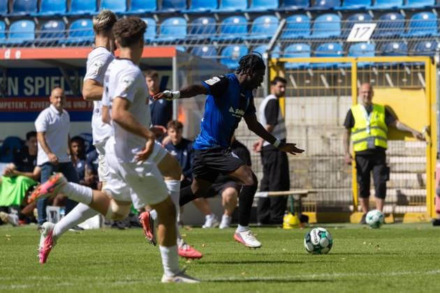 Owono-Darnell Keumo (17, Mannheim) zieht ab
