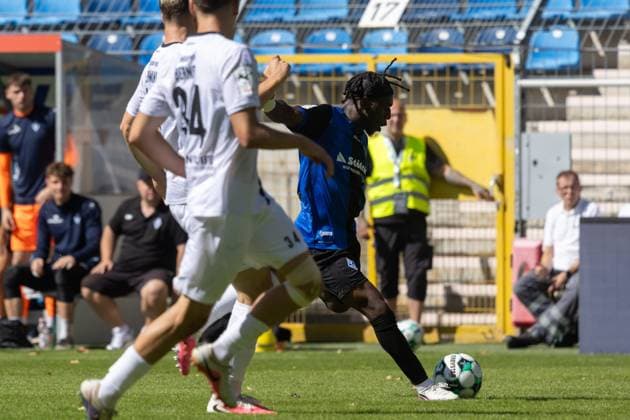 Owono-Darnell Keumo (17, Mannheim) zieht ab