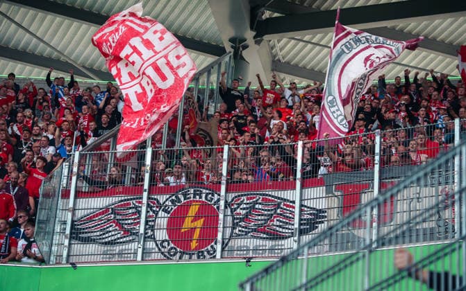 Deutschland:Fussball 2.Bundesliga 2026 2027, 4.Spieltag VfL Wolfsburg vs Energie Cottbus - Volkswagen Arena (Wolfsburg): Zuschauer, Fans, Tribüne...horeographie, Fanchoreo, *** Germany Soccer 2. Bundesliga 2026–2027, Matchday 4: VfL Wolfsburg vs. Energie Cottbus at Volkswagen Arena, Wolfsburg—spectators, fans, stands, choreography, fan choreography, Copyright: xAymanxAlahmedx