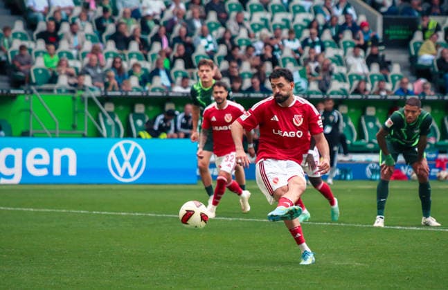 Deutschland:Fussball 2.Bundesliga 2026 2027, 4.Spieltag VfL Wolfsburg vs Energie Cottbus - Volkswagen Arena (Wolfsburg): Tor zum Tolcay CiÄüerci Tolcay Cigerci (Energie Cottbus, 10) *** Germany Soccer 2. Bundesliga 2026–2027, Matchday 4: VfL Wolfsburg vs. Energie Cottbus, Volkswagen Arena, Wolfsburg—Goal by Tolcay CiÄüerci (Tolcay Cigerci), Energie Cottbus, 10 Copyright: xAymanxAlahmedx