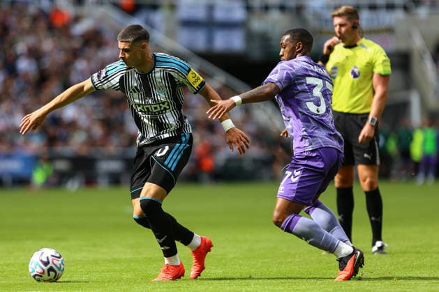 St James Park NEWCASTLE UPON TYNE, ENGLAND, SEPTEMBER 5: Matias Fernandez-Pardo of Newcastle United (L) evades Rayan of AFC Bournemouth (R) during a Premier League 2026-27 match between Newcastle United and AFC Bournemouth at St James Park on September 5, 2026 in Newcastle Upon Tyne, England. (Photo by Zach Forster Sports Press Photo) (Zach Forster Sports Press Photo SPP) Copyright: xZachxForster SportsxPressxPhotox xSPPx spp-en-ZaFoPrPh-spp26_zachf_0509_203