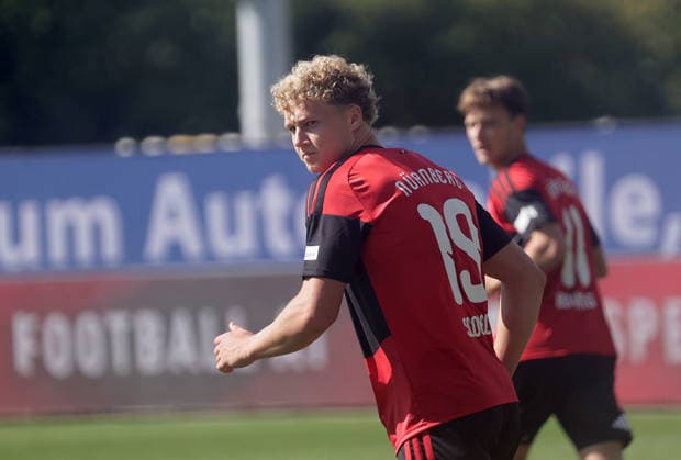 Piet Scobel (1.FC Nuernberg) Torschuetze Fussball, Herren, Saison 2026 2027, 2.BL, Holstein Stadion, Holstein Kiel gegen 1.FC Nuernberg, 2-2 DFL REGULATIONS PROHIBIT ANY USE OF PHOTOGRAPHS AS IMAGE SEQUENCES AND OR QUASI-VIDEO. *** Piet Scobel, 1. FC Nuremberg, Goal Scorers, Soccer, Men s, 2026–2027 Season, 2. Bundesliga, Holstein Stadium, Holstein Kiel vs. 1. FC Nuremberg, 2–2. DFL regulations prohibit any use of photographs as image sequences and or quasi-video.