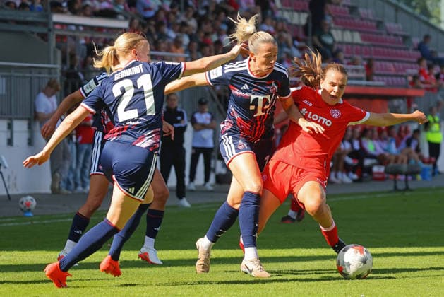 Mainz, Deutschland 05. September 2026: 1. BL Frauen - 2026 2027 - Sp. 3 - 1. FSV Mainz 05 gegen 1. FC Köln Im Bild: v.li. beim Kampf um den Ball: Anna Gerhardt (1. FC), Sandra Jessen (1. FC) und Kara Bathmann (FSV). DFL DFB regulations prohibit any use of photographs as image sequences and or quasi-video Bruchwegstadion Rheinland - Pfalz *** Mainz, Germany, September 5, 2026, 1st Bundesliga Women 2026–2027, Matchday 3: FSV Mainz 05 vs. 1. FC Köln. Pictured from left, battling for the ball: Anna Gerhardt (1. FC), Sandra Jessen (1. FC) and Kara Bathmann (FSV). DFL and DFB regulations prohibit any use of photographs as image sequences and or quasi-video. Bruchwegstadion, Rhineland-Palatinate Copyright: xFotostandx xRacochax