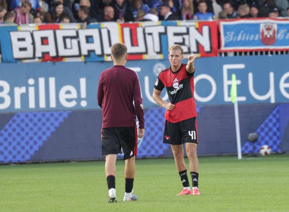 Eric Porstner (1.FC Nuernberg) Fussball, Herren, Saison 2026 2027, 2.BL, Holstein Stadion, Holstein Kiel gegen 1.FC Nuernberg, 2-2 DFL REGULATIONS PROHIBIT ANY USE OF PHOTOGRAPHS AS IMAGE SEQUENCES AND OR QUASI-VIDEO. *** Eric Porstner, 1. FC Nuremberg Soccer, Men s Team, 2026–2027 Season, 2. Bundesliga, Holstein Stadium, Holstein Kiel vs. 1. FC Nuremberg, 2–2. DFL regulations prohibit any use of photographs as image sequences and or quasi-video.