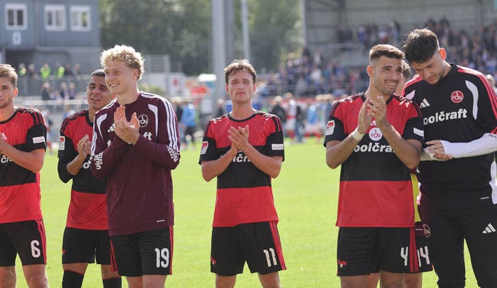 Piet Scobel (1.FC Nuernberg), Torschuetze bei den Fans Fussball, Herren, Saison 2026 2027, 2.BL, Holstein Stadion, Holstein Kiel gegen 1.FC Nuernberg, 2-2 DFL REGULATIONS PROHIBIT ANY USE OF PHOTOGRAPHS AS IMAGE SEQUENCES AND OR QUASI-VIDEO. *** Piet Scobel, 1. FC Nuremberg, Goal Scorers Among the Fans, Men s Soccer, 2026–2027 Season, 2. Bundesliga, Holstein Stadium, Holstein Kiel vs. 1 FC Nuremberg, 2–2. DFL regulations prohibit any use of photographs as image sequences and or quasi-video.
