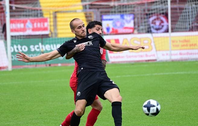 September 5, 2026 xkhx Kassel, Auestadion, Regionalliga Southwest, 2026–2027 Season, KSV Hessen Kassel vs. SV Sandhausen, Phil Halbauer (Sandhausen) vs. Nael Najjer 32, Hessen Kassel