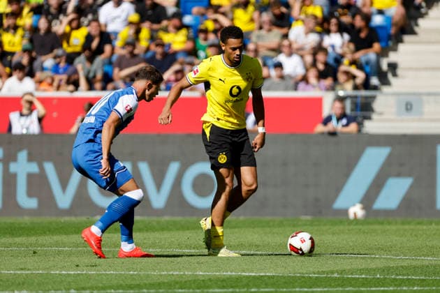 Adam Hlozek (TSG Hoffenheim, 10) und Felix Nmecha (BVB Dortmund, 08) im Kampf um den Ball , Deutschland, Fussball, 1. Bundesliga, 2.Spieltag, 2026 2027, TSG Hoffenheim vs. Borussia Dortmund, 05.09.2026, Sinsheim SNP Arena Deutschland *** Adam Hlozek of TSG Hoffenheim, 10, and Felix Nmecha of BVB Dortmund, 08, battling for the ball, Germany, soccer, Bundesliga 1, Matchday 2, 2026–2027, TSG Hoffenheim vs. Borussia Dortmund, September 5, 2026, Sinsheim SNP Arena, Germany Copyright: xGrantxHubbsx