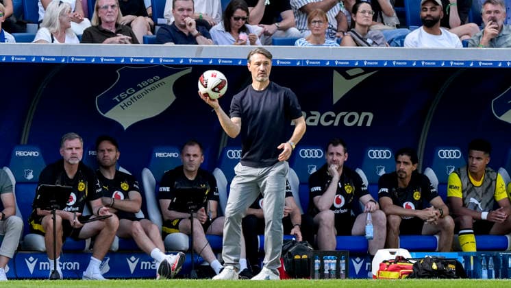 Niko Kovac (Trainer, Cheftrainer, BVB), Freisteller, Ganzkörper, Einzelbild, Einzelfoto, Aktion, Action, am Spielfeldrand, an der Seitenauslinie, 05.09.2026, Sinsheim (Deutschland), Fussball, Bundesliga, TSG 1899 Hoffenheim - Borussia Dortmund, DFB DFL REGULATIONS PROHIBIT ANY USE OF PHOTOGRAPHS AS IMAGE SEQUENCES AND OR QUASI-VIDEO. *** Niko Kovac, Coach, Head Coach, BVB, cutout, full-body, single image, single photo, action, on the sidelines, at the sideline, September 5, 2026, Sinsheim, Germany, soccer, Bundesliga, TSG 1899 Hoffenheim, Borussia Dortmund, DFB and DFL regulations prohibit any use of photographs as image sequences and or quasi-video xozx