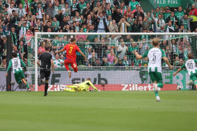 05.09.2026, xtgx, Fussball, 1. Bundesliga, SV Werder Bremen - RB Leipzig, v.l. Eren Dinkci (Bremen, 18) schiesst Tor, schießt, Torschuetze, erzielt Tor, Treffer, scores the goal 1:0 (DFL DFB REGULATIONS PROHIBIT ANY USE OF PHOTOGRAPHS as IMAGE SEQUENCES and or QUASI-VIDEO) Bremen *** September 5, 2026, xtgx, Soccer, Bundesliga 1, SV Werder Bremen vs. RB Leipzig, from left: Eren Dinkci (Bremen), 18, scores a goal, shoots, goal scorer, scores a goal, goal, scores the goal 1–0 DFL DFB REGULATIONS PROHIBIT ANY USE OF PHOTOGRAPHS as IMAGE SEQUENCES and or QUASI-VIDEO Bremen