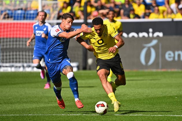 Sport Bilder des Tages Felix NMECHA (Borussia Dortmund) , Aktion,Zweikampf gegen Muhammad DAMAR (1899 Hoffenheim). Fussball 1. Bundesliga Saison 2026 2027, 2.Spieltag, Spieltag02,, TSG 1899 Hoffenheim - Borussia Dortmund am 05.09.2026 , PRE ZERO ARENA *** Felix NMECHA, Borussia Dortmund, Action, Tackle against Muhammad DAMAR, 1899 Hoffenheim, Soccer, Bundesliga 1, 2026–2027 Season, Matchday 2, Matchday 02, TSG 1899 Hoffenheim vs. Borussia Dortmund on September 5, 2026, PRE ZERO ARENA