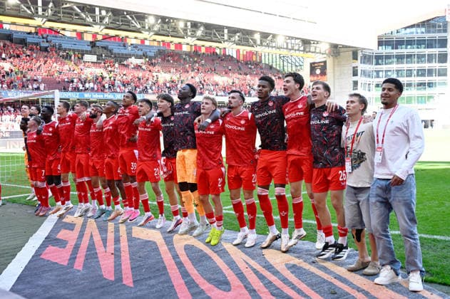 Fussball - 2. Bundesliga - Saison 2026 27 1. FC Kaiserslautern 05.09.2026 Fritz-Walter-Stadion 1. FC Kaiserslautern (fck) - SV Darmstadt 98 (da) 3:0 Der FCK hebt nach Spielende ab 1. FC Kaiserslautern *** Soccer, 2. Bundesliga, 2026–27 Season, 1 FC Kaiserslautern, September 5, 2026, Fritz Walter Stadium: 1 FC Kaiserslautern (FCK) vs. SV Darmstadt 98 (DA), 3–0. FCK celebrates after the final whistle. 1 FC Kaiserslautern