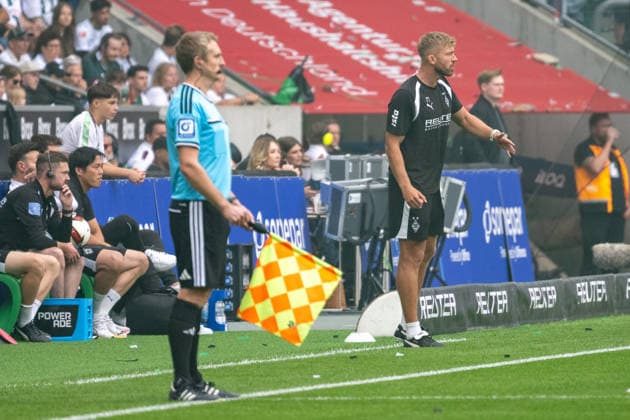 Tobias Troulsen (Borussia Moenchengladbach, Co-Trainer) beordert die Mannschaft nach vorne. Borussia Moenchengladbach vs. SV Elversberg, Fussball, 1. Bundesliga, 02. Spieltag, Saison 2026 2027, 05.09.2026 DFL DFB Regulations prohibit any use of Photographs as image sequences and or Quasivideo Borussia Moenchengladbach vs. SV Elversberg, Fussball, 1. Bundesliga, 02. Spieltag, Saison 2026 2027, 05.09.2026 Moenchengladbach *** Tobias Troulsen, Borussia Mönchengladbach, assistant coach, directs the team to push forward. Borussia Mönchengladbach vs. SV Elversberg, soccer, Bundesliga 1, Matchday 2, 2026–2027 season, September 5, 2026 DFL DFB regulations prohibit any use of photographs as image sequences and or quasi-video Borussia Mönchengladbach vs. SV Elversberg, Soccer, Bundesliga 1, Matchday 2, 2026–2027 season, September 5, 2026, Mönchengladbach Copyright: xEibner-Pressefoto ThomasxHaeslerx EP_THR