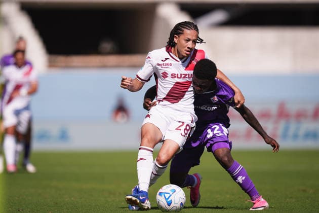 TorinoÕs Kian Fitz-Jim fights for the ball with FiorentinaÕs Christ Inao Oulai during the Serie A soccer match between Fiorentina and Torino at the Artemio Franchi Stadium in Florence, north Italy - Saturday, September 5, 2026 -  Copyright: xMassimoxPaolone LaPressex