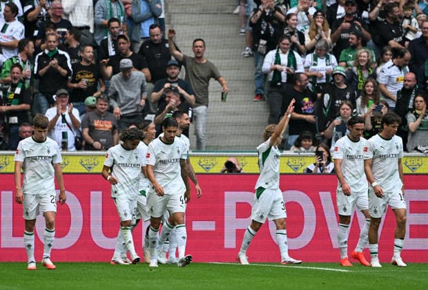 05.09.2026; Moenchengladbach; Fussball, Herren, Saison 2026 2027, Borussia Moenchengladbach vs. SV Elversberg Torjubel Gladbach nach dem Tor zum 1-0; 3. v. re. Torschuetze Hugo Bolin (Gladbach) DFL regulations prohibit any use of photographs as image sequences and or quasi-video. ista-Borussia-Park Nordrhein-Westfalen Deutschland *** September 5, 2026, Mönchengladbach Soccer, Men s, 2026–2027 Season, Borussia Mönchengladbach vs. SV Elversberg: Gladbach celebrates after scoring the 1–0 goal; 3rd from the right: goal scorer Hugo Bolin; Gladbach; DFL regulations prohibit any use of photographs as image sequences and or quasi-video content; Borussia Park, North Rhine-Westphalia, Germany