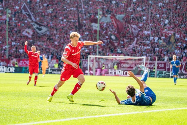 05.09.2026, xdaymx, Fussball 2.Bundesliga, 1.FC Kaiserslautern - SV Darmstadt 98. Mika Haas (1.FC Kaiserslautern) setzt sich gegen Christopher Lannert (Darmstadt 98) im Zweikampf durch Kaiserslautern *** September 5, 2026, xdaymx, Soccer 2. Bundesliga, 1. FC Kaiserslautern vs. SV Darmstadt 98, Mika Haas of 1. FC Kaiserslautern beats Christopher Lannert of Darmstadt 98 in a one-on-one situation; Kaiserslautern