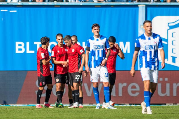 Rostock, Germany September 5, 2026 3rd Division 2026–2027 Matchday 4 FC Hansa Rostock vs. SV Wehen Wiesbaden In the picture In the picture The Wiesbaden team celebrates after scoring the goal to tie the game at 1–1 Lukas Wallner of Hansa Rostock looks displeased on the field DFB DFL regulations prohibit any use of photographs as image sequences and or quasi-video Copyright: xFotostandx xVoelkerx