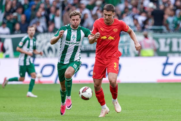 v.li.: Niclas Füllkrug (SV Werder Bremen, 10) und Maxime Esteve (RB Leipzig, 3) im Zweikampf, Duell, Dynamik, Aktion, Action, Spielszene, DIE DFL-RICHTLINIEN UNTERSAGEN JEGLICHE NUTZUNG VON FOTOS ALS SEQUENZBILDER UND ODER VIDEOAÌˆHNLICHE FOTOSTRECKEN. DFL REGULATIONS PROHIBIT ANY USE OF PHOTOGRAPHS AS IMAGE SEQUENCES AND OR QUASI-VIDEO., 05.09.2026, Bremen (Deutschland), Fussball, Bundesliga, SV Werder Bremen - RB Leipzig *** From left: Niclas Füllkrug (SV Werder Bremen), 10, and Maxime Esteve (RB Leipzig), 3, in a one-on-one, duel, dynamic moment, action, game scene, DFL REGULATIONS PROHIBIT ANY USE OF PHOTOGRAPHS AS SEQUENCE IMAGES AND OR VIDEO-LIKE PHOTO SERIES DFL REGULATIONS PROHIBIT ANY USE OF PHOTOGRAPHS AS IMAGE SEQUENCES AND OR VIDEO-LIKE PHOTO SERIES, May 9, 2026, Bremen, Germany, Soccer, Bundesliga, SV Werder Bremen, RB Leipzig xobx