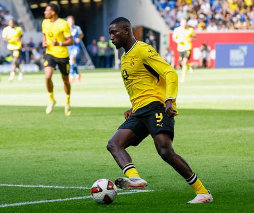 Im Bild: Serhou Guirassy (Borussia Dortmund, 9) am Ball 05.09.2026, TSG 1899 Hoffenheim - Borussia Dortmund, 1. Bundesliga, 2. Spieltag, Deutschland, Sinsheim, SNP Arena, DFL REGULATIONS PROHIBIT ANY USE OF PHOTOGRAPHS AS IMAGE SEQUENCES AND OR QUASI-VIDEO. *** Pictured: Serhou Guirassy of Borussia Dortmund, No. 9 with the ball, September 5, 2026, TSG 1899 Hoffenheim vs. Borussia Dortmund, Bundesliga 1, Matchday 2, Germany, Sinsheim, SNP Arena. DFL regulations prohibit any use of photographs as image sequences and or quasi-video. Copyright: HMBxMedia xJulienxBecker