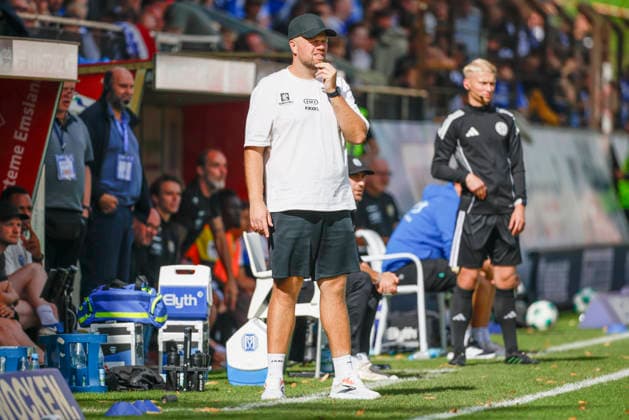 September 5, 2026, Hänsch Arena, Meppen, GER, 3rd Division, Matchday 4: SV Meppen vs. 1. FC Saarbrücken; Lucas Beniermann, SV Meppen coach, looks pensive. DFL REGULATIONS PROHIBIT ANY USE OF PHOTOGRAPHS AS IMAGE SEQUENCES AND OR QUASI-VIDEO. Meppen, Lower Saxony, Hänsch Arena