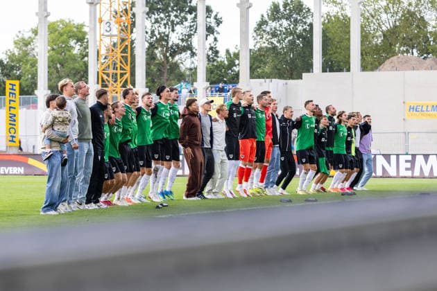 The SC Preussen Muenster players celebrate their 2–1 victory at the end of the game. GER, SC Preussen Muenster vs. TSV Havelse, soccer, 3. Liga, Matchday 4, 2026–2027 season, September 5, 2026 DFL regulations prohibit the use of photographs as image sequences and or quasi-video GER, SC Preussen Münster vs. TSV Havelse, soccer, 3. Liga, Matchday 4, 2026–2027 season, September 5, 2026, Münster Copyright: xEibner-Pressefoto JanxRollingerx EP_JSK