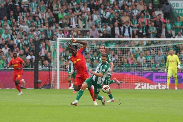 05.09.26, GER, Fussball, 1.FBL Männer, 2. Spieltag, Saison2026 2027, SV Werder Bremen vs. RB Leipzig Johan Bakayoko (RB Leipzig 11) im Zweikampf gegen Youri Regeer (SV Werder Bremen 44) Bremen Weserstadion Bremen Germany *** 05 09 26, GER, Soccer, 1st FBL Men, Matchday 2, 2026–2027 Season, SV Werder Bremen vs. RB Leipzig; Johan Bakayoko (RB Leipzig, No. 11) in a tackle against Youri Regeer (SV Werder Bremen, No. 44); Weserstadion, Bremen, Germany Copyright: xnordphotoxGmbHx xTauchnitzx