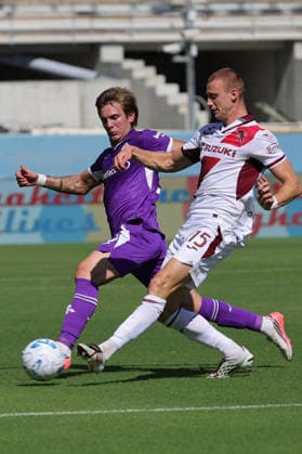 ACF Fiorentina v Torino FC- Campionato Serie A Franco Mastantuono of ACF Fiorentina and Pietro Comuzzo of Torino FC ,battle for the ball during the Italian Serie A football match between ACF Fiorentina and Torino F.C. ,on September 5 ,2026 at the Artemio-Franchi stadium in Florence. Firenze FI Italy  Copyright: xAndreaxMartinix originalFilename:martini-acffiore260905_np9fI.jpg