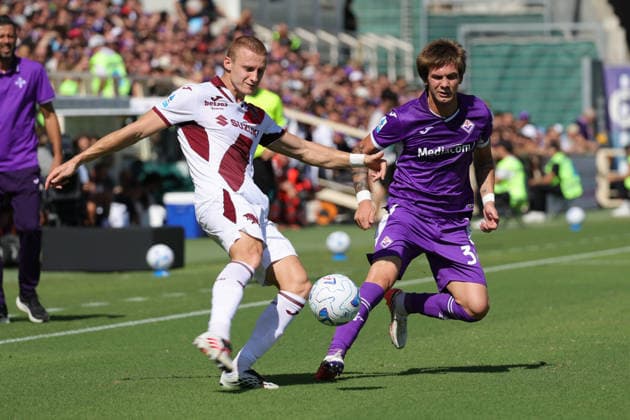 ACF Fiorentina v Torino FC- Campionato Serie A Franco Mastantuono of ACF Fiorentina and Pietro Comuzzo of Torino FC ,battle for the ball during the Italian Serie A football match between ACF Fiorentina and Torino F.C. ,on September 5 ,2026 at the Artemio-Franchi stadium in Florence. Firenze FI Italy  Copyright: xAndreaxMartinix originalFilename:martini-acffiore260905_np9oW.jpg