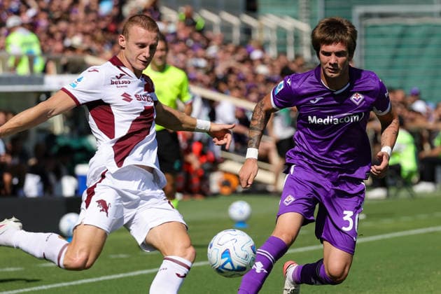 ACF Fiorentina v Torino FC- Campionato Serie A Franco Mastantuono of ACF Fiorentina and Pietro Comuzzo of Torino FC ,battle for the ball during the Italian Serie A football match between ACF Fiorentina and Torino F.C. ,on September 5 ,2026 at the Artemio-Franchi stadium in Florence. Firenze FI Italy  Copyright: xAndreaxMartinix originalFilename:martini-acffiore260905_npct8.jpg