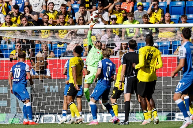 Gregor Kobel (BVB Dortmund, 01) mit einer Parade, Rettungstat , Deutschland, Fussball, 1. Bundesliga, 2.Spieltag, 2026 2027, TSG Hoffenheim vs. Borussia Dortmund, 05.09.2026, Sinsheim SNP Arena Deutschland *** Gregor Kobel, BVB Dortmund, 01 with a save, heroic save, Germany, soccer, Bundesliga 1, Matchday 2, 2026–2027, TSG Hoffenheim vs. Borussia Dortmund, September 5, 2026, Sinsheim SNP Arena, Germany Copyright: xGrantxHubbsx