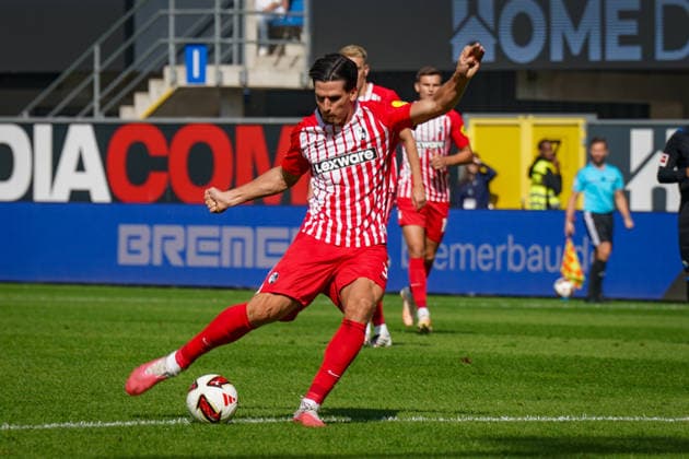 Deutschland: Fussball Bundesliga 2026 - 2027, 2. Spieltag - SC Paderborn 07 vs SC Freiburg - Home-Deluxe-Arena (Paderborn): Igor Matanovic (SC Freiburg, 31) *** German Soccer Bundesliga 2026–2027, Matchday 2: SC Paderborn 07 vs. SC Freiburg at Home Deluxe Arena, Paderborn; Igor Matanovic (SC Freiburg), 31 Copyright: xJOERANxSTEINSIEKx