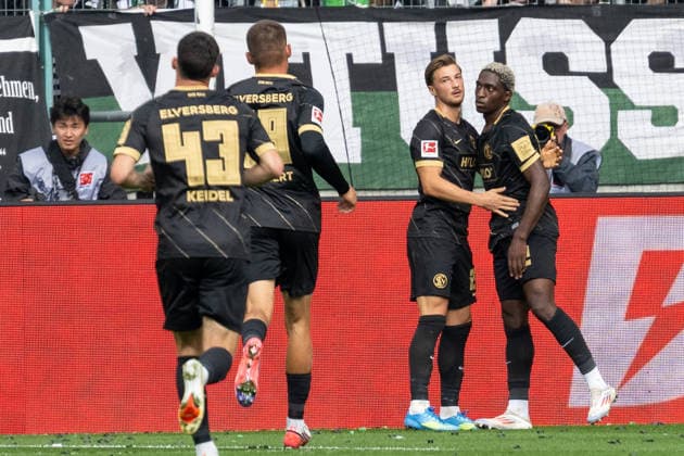 Die Elversberger Spieler bejubeln das Tor zum 1:1 durch David Ngabi Mokwas (SV Elversberg, 42). Borussia Moenchengladbach vs. SV Elversberg, Fussball, 1. Bundesliga, 02. Spieltag, Saison 2026 2027, 05.09.2026 DFL DFB Regulations prohibit any use of Photographs as image sequences and or Quasivideo Borussia Moenchengladbach vs. SV Elversberg, Fussball, 1. Bundesliga, 02. Spieltag, Saison 2026 2027, 05.09.2026 Moenchengladbach *** The Elversberg players celebrate David Ngabi Mokwa’s goal to tie the score at 1–1 for SV Elversberg, 42nd minute: Borussia Mönchengladbach vs. SV Elversberg, soccer, Bundesliga 1, Matchday 2, 2026–2027 season, September 5, 2026 DFL DFB regulations prohibit any use of photographs as image sequences and or quasi-video Borussia Mönchengladbach vs. SV Elversberg, soccer, Bundesliga 1, Matchday 2, 2026–2027 season, September 5, 2026, Mönchengladbach Copyright: xEibner-Pressefoto ThomasxHaeslerx EP_THR