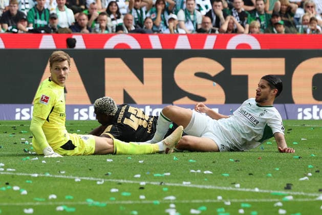 05.09.2026, xrekx, Fussball 1.Bundesliga, Borussia Moenchengladbach - SV Elversberg v.l. SV Elversberg v.l. Moritz Nicolas (Borussia Moenchengladbach) David Mokwa (SV 07 Elversberg) mit dem Torschuss zum 1:1 Kevin Diks (Borussia Moenchengladbach) (DFL DFB REGULATIONS PROHIBIT ANY USE OF PHOTOGRAPHS as IMAGE SEQUENCES and or QUASI-VIDEO) Moenchengladbach *** September 5, 2026, xrekx, Soccer, Bundesliga 1, Borussia Mönchengladbach vs. SV Elversberg, Moritz Nicolas of Borussia Mönchengladbach, David Mokwa of SV 07 Elversberg taking the shot that tied the game at 1–1, Kevin Diks of Borussia Mönchengladbach. DFL and DFB regulations prohibit any use of photographs as IMAGE SEQUENCES and or QUASI-VIDEO Mönchengladbach