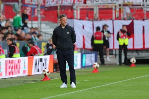 05.09.26, GER, Fussball, 1.FBL Männer, 2. Spieltag, Saison2026 2027, SV Werder Bremen vs. RB Leipzig Coachingzone Seitenlinie Trainerbereich Technische Zone. Trainer Martin Demichelis Martin Demichelis (RB Leipzig) Bremen Weserstadion Bremen Germany *** 05 09 26, GER, Soccer, 1st Division Men, Matchday 2, 2026–2027 Season, SV Werder Bremen vs. RB Leipzig Coaching Zone, Sideline, Coaches Area, Technical Zone, Coach Martin Demichelis, Martin Demichelis, RB Leipzig, Bremen, Weserstadion, Bremen, Germany Copyright: xnordphotoxGmbHx xTauchnitzx