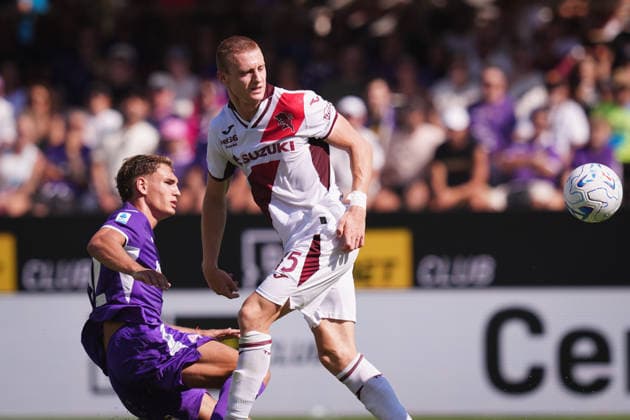 FiorentinaÕs Mateo Pellegrino fights for the ball with TorinoÕs Pietro Comuzzo during the Serie A soccer match between Fiorentina and Torino at the Artemio Franchi Stadium in Florence, north Italy - Saturday, September 5, 2026 -  Copyright: xMassimoxPaolone LaPressex
