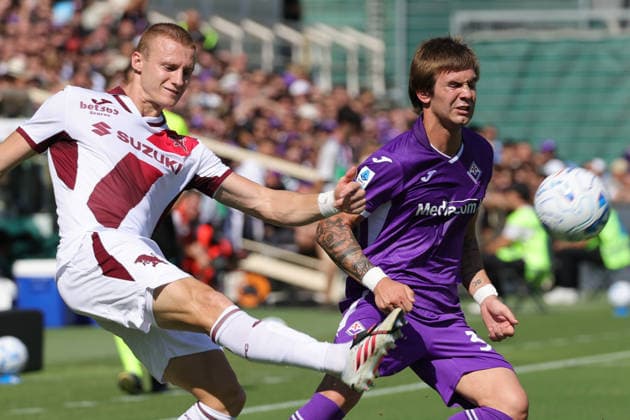 ACF Fiorentina v Torino FC- Campionato Serie A Franco Mastantuono of ACF Fiorentina and Pietro Comuzzo of Torino FC ,battle for the ball during the Italian Serie A football match between ACF Fiorentina and Torino F.C. ,on September 5 ,2026 at the Artemio-Franchi stadium in Florence. Firenze FI Italy  Copyright: xAndreaxMartinix originalFilename:martini-acffiore260905_npajq.jpg