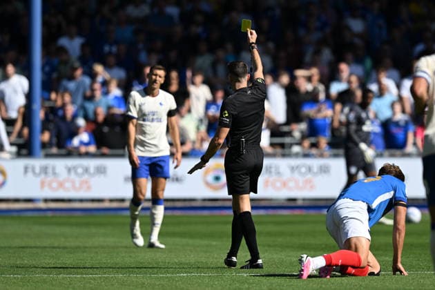 Portsmouth v Cardiff City, EFL Sky Bet Championship Krystian Bielik (5) of Cardiff City is shown a yellow card, booked by referee Ben Speedie during the EFL Sky Bet Championship match between Portsmouth and Cardiff City at Fratton Park, Portsmouth, UK on 5 September 2026. Portsmouth Fratton Park Hampshire UK Editorial use only DataCo restrictions apply See www.football-dataco.com , Copyright: xGrahamxHuntx PSI-24809-0021