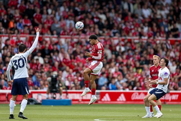 Nottingham Forest v Tottenham Hotspur, Premier League Nottingham Forest midfielder Morgan Gibbs-White (10) heads the ball during the Premier League match between Nottingham Forest and Tottenham Hotspur at the City Ground, Nottingham, UK on 5 September 2026. Nottingham City Ground Nottinghamshire UK Editorial use only DataCo restrictions apply See www.football-dataco.com , Copyright: xManjitxNarotrax PSI-24805-0018