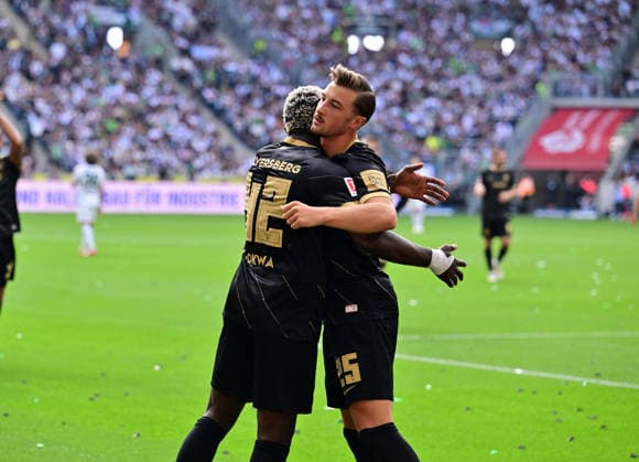 05.09.2026; Moenchengladbach; Fussball, Herren, Saison 2026 2027, Borussia Moenchengladbach vs. SV Elversberg Torjubel David Mokwa (Elversberg, li.) nach seinem Tor zum 1-1 mit Lukas Petkov (Elversberg, re.) DFL regulations prohibit any use of photographs as image sequences and or quasi-video. ista-Borussia-Park Nordrhein-Westfalen Deutschland *** September 5, 2026, Mönchengladbach Soccer, Men s, 2026–2027 Season, Borussia Mönchengladbach vs. SV Elversberg: David Mokwa (Elversberg, left) celebrates his goal to tie the game at 1–1 with Lukas Petkov (Elversberg, right). DFL regulations prohibit any use of photographs as image sequences and or quasi-video. Borussia Park, North Rhine-Westphalia, Germany