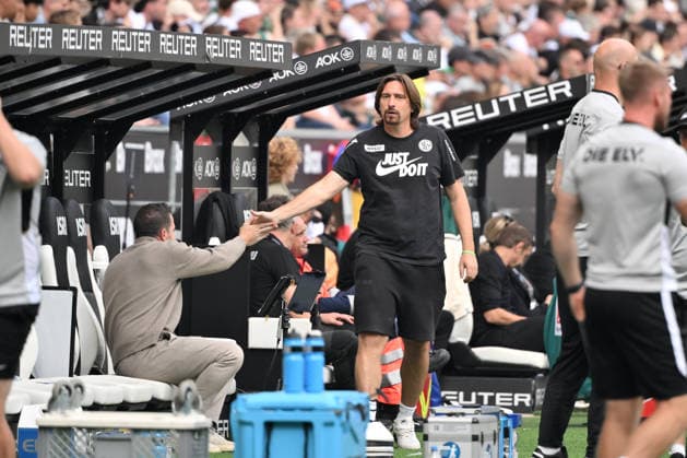 Trainer Vincent Wagner (SV Elversberg), re., klatscht nach dem 1:1 Christian Weber (Sportdirektor SV Elversberg) ab 05.09.2026, Fussball 1. Bundesliga, Saison 2026 2027, 2. Spieltag, Borussia Mönchengladbach - SV Elversberg DFL regulations prohibit any use of photographs as image sequences and or quasi-video Moenchengladbach Ista-Borussia-Park Nordrhein Westfalen Deutschland *** Coach Vincent Wagner of SV Elversberg (right) claps his hands after the 1-1 draw; Christian Weber, sporting director of SV Elversberg, as of September 5, 2026; soccer, Bundesliga 1, 2026–2027 season, Matchday 2, Borussia Mönchengladbach vs. SV Elversberg. DFL regulations prohibit any use of photographs as image sequences and or quasi-video. Mönchengladbach, Ista, Borussia Park, North Rhine-Westphalia, Germany Team2