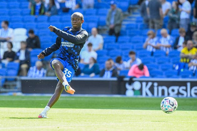 Brighton and Hove Albion v Leeds United, Premier League Malick Yalcouye Midfielder of Brighton and Hove Albion warms up before the Premier League match between Brighton and Hove Albion and Leeds United at the American Express Stadium, Brighton and Hove, UK on 5 September 2026. Brighton and Hove American Express Stadium East Sussex UK Editorial use only DataCo restrictions apply See www.football-dataco.com , Copyright: xJeffxMoodx PSI-24837-0020