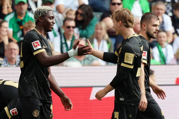 05.09.2026, xrekx, Fussball 1.Bundesliga, Borussia Moenchengladbach - SV Elversberg v.l. Torjubel nach dem Tor zum celebrating the goal celebrate 1:1 durch David Mokwa (SV 07 Elversberg) mit Cole Campbell (SV 07 Elversberg) (DFL DFB REGULATIONS PROHIBIT ANY USE OF PHOTOGRAPHS as IMAGE SEQUENCES and or QUASI-VIDEO) Moenchengladbach *** September 5, 2026, xrekx, Soccer, Bundesliga 1, Borussia Mönchengladbach vs. SV Elversberg: Goal celebration after David Mokwa scored the 1-1 goal for SV 07 Elversberg, with Cole Campbell of SV 07 Elversberg. DFL and DFB regulations prohibit any use of photographs as image sequencesand or QUASI-VIDEO Mönchengladbach