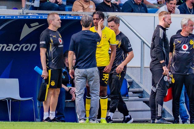 1. Bundesliga, 2. Spieltag, TSG 1899 Hoffenheim vs. Borussia Dortmund am 05.09.2026 Filippo Mane mit einer Verletzung und Auswechselung verletzt sich mit Niko Kovac WICHTIGER HINWEIS: Gemäß den Vorgaben der DFL und des DFB ist es untersagt, in dem Stadion und oder vom Spiel angefertigte Fotoaufnahmen in Form von Sequenzbildern und oder videoähnlichen Fotostrecken zu verwerten bzw. verwerten zu lassen. *** Bundesliga Matchday 2, TSG 1899 Hoffenheim vs. Borussia Dortmund on September 5, 2026: Filippo Mane, injured and substituted, gets hurt alongside Niko Kovac. IMPORTANT NOTICE: In accordance with the guidelines of the DFL and the DFB, it is prohibited to use or have used photographs taken in the stadium and or during the match in the form of still images and or video-like photo sequences Copyright: xBahhoxKarax