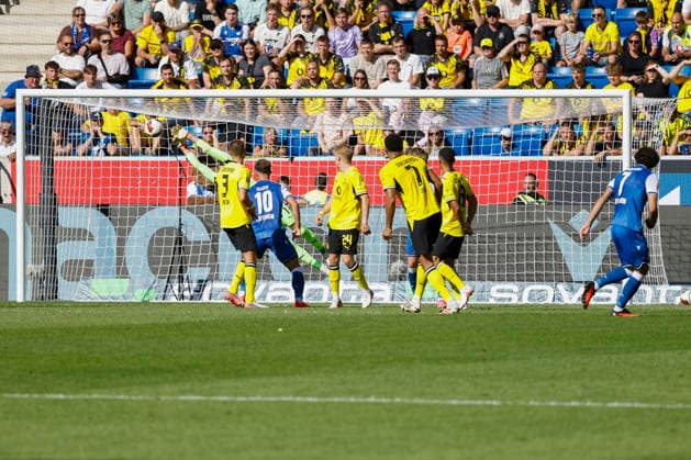 Im Bild: Das Tor zum 1:0 durch Leon Avdullahu (TSG 1899 Hoffenheim, 7), rechts im Bild 05.09.2026, TSG 1899 Hoffenheim - Borussia Dortmund, 1. Bundesliga, 2. Spieltag, Deutschland, Sinsheim, SNP Arena, DFL REGULATIONS PROHIBIT ANY USE OF PHOTOGRAPHS AS IMAGE SEQUENCES AND OR QUASI-VIDEO. *** Pictured: Leon Avdullahu’s goal to make it 1–0 for TSG 1899 Hoffenheim, 7, on the right in the photo, September 5, 2026, TSG 1899 Hoffenheim vs. Borussia Dortmund, Bundesliga 1, Matchday 2, Germany, Sinsheim, SNP Arena, DFL REGULATIONS PROHIBIT ANY USE OF PHOTOGRAPHS AS IMAGE SEQUENCES AND OR QUASI-VIDEO Copyright: HMBxMedia xJulienxBecker