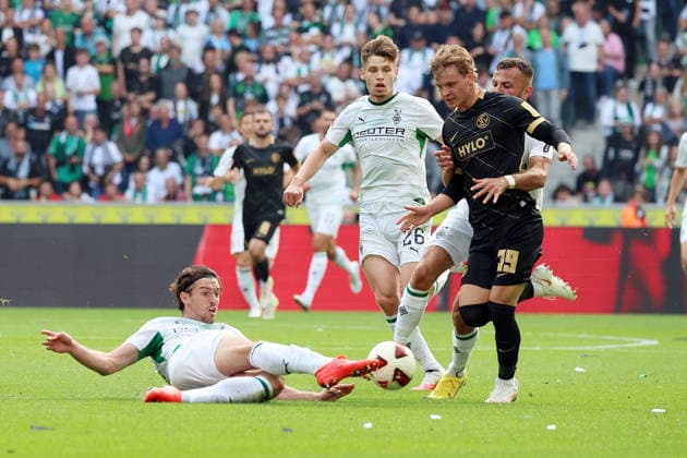 05.09.2026, xrekx, Fussball 1.Bundesliga, Borussia Moenchengladbach - SV Elversberg v.l. Joe Scally (Borussia Moenchengladbach) Lukas Ullrich (Borussia Moenchengladbach) Cole Campbell (SV 07 Elversberg) Franck Honorat (Borussia Moenchengladbach) Zweikampf, Aktion, action, battle for the ball (DFL DFB REGULATIONS PROHIBIT ANY USE OF PHOTOGRAPHS as IMAGE SEQUENCES and or QUASI-VIDEO) Moenchengladbach *** September 5, 2026, xrekx, Soccer, Bundesliga 1, Borussia Mönchengladbach vs. SV Elversberg: Joe Scally (Borussia Mönchengladbach), Lukas Ullrich (Borussia Mönchengladbach), Cole Campbell (SV 07 Elversberg), Franck Honorat (Borussia Mönchengladbach), tackle, Action, battle for the ball. DFL and DFB regulations prohibit any use of photographs as image sequences and or quasi-video. Mönchengladbach