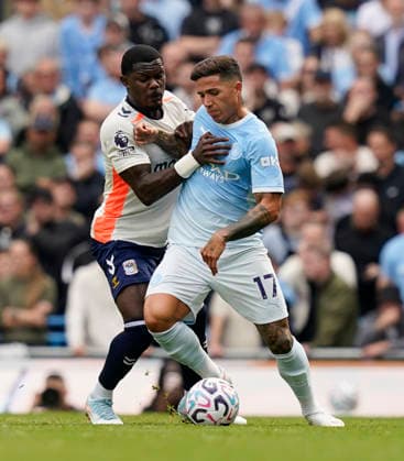 Manchester, England, 5th September 2026. Enzo Fernandez of Manchester City (R) is challenged by Ephron Mason-Clark of Coventry City during the Manchester City vs Coventry City Premier League match at the Etihad Stadium, Manchester. Picture credit should read: Andrew Yates Sportimage EDITORIAL USE ONLY. No use with unauthorised audio, video, data, fixture lists, club league logos or live services. Online in-match use limited to 120 images, no video emulation. No use in betting, games or single club league player publications. SPI_007_AY_MAN_CITY_COVENTRY SPI-4970-0007
