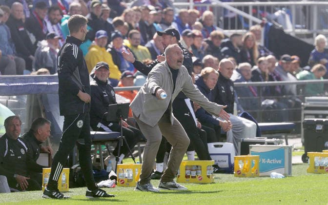 Trainer Tim Walter (Holstein Kiel) Fussball, Herren, Saison 2026 2027, 2.BL, Holstein Stadion, Holstein Kiel gegen 1.FC Nuernberg, 2-2 DFL REGULATIONS PROHIBIT ANY USE OF PHOTOGRAPHS AS IMAGE SEQUENCES AND OR QUASI-VIDEO. *** Coach Tim Walter, Holstein Kiel Soccer, Men s Team, 2026–2027 Season, 2nd Bundesliga, Holstein Stadium, Holstein Kiel vs. 1. FC Nuremberg, 2–2. DFL regulations prohibit any use of photographs as image sequences and or quasi-video.